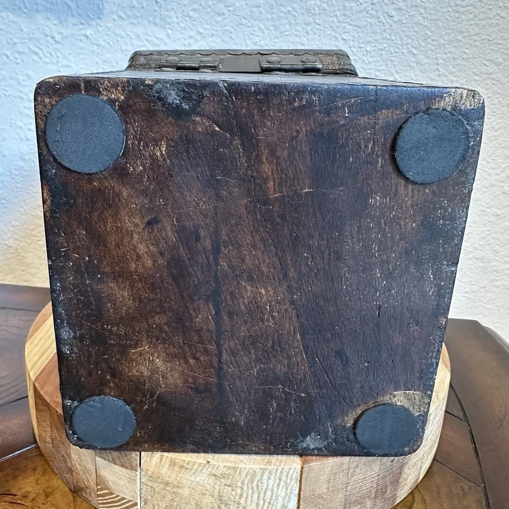 Vintage Wooden Trinket Keepsakes Box 7.75 Inch Patina Metal Trim‎ Accent Ornate